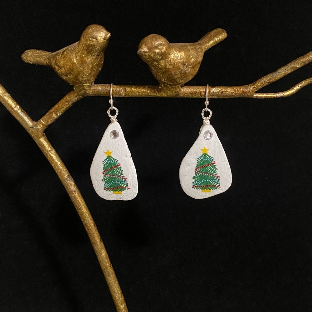 🌟2/$20🤍🎄Christmas Tree Shell Earrings